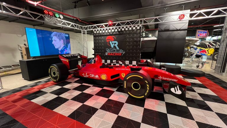 Mall Sport y VR Racing te invitan a conocer el simulador de realidad virtual y vivir la experiencia de ser un piloto de carreras