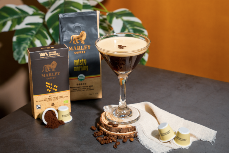 La fórmula para elaborar un refrescante Espresso Martini, el cóctel de moda para las tardes de verano