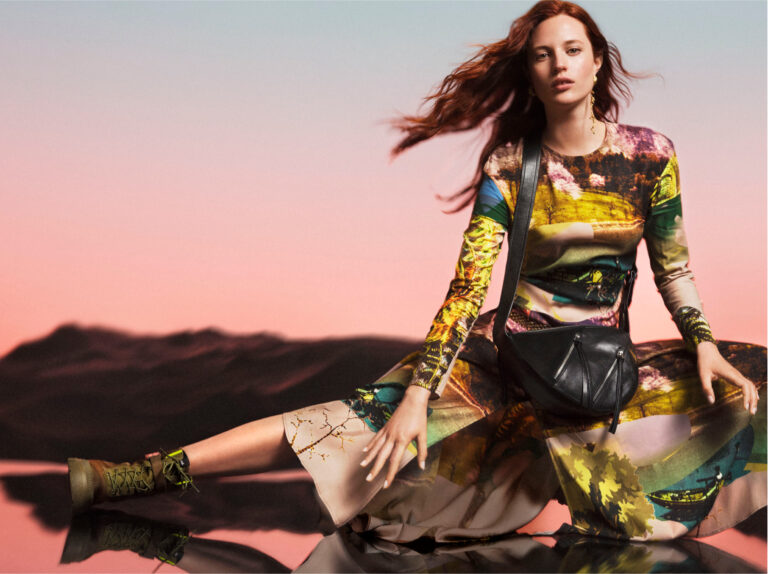 DESIGUAL X MONSIEUR CHRISTIAN LACROIX:<br>UN VIAJE IMAGINARIO A PAISAJES ABSTRACTOS