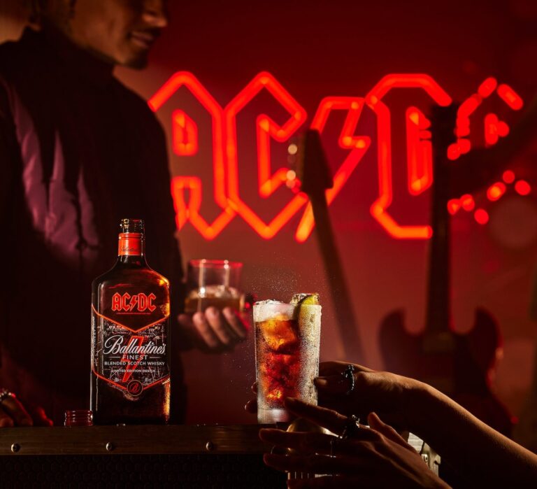 Ballantine’s Finest le da un toque de rock a su icónica colección True Music Icons con el diseño de la nueva edición limitada AC/DC