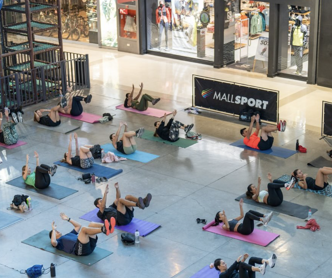Entretenido entrenamiento de Fitness + Yoga gratuito se realizó el fin de semana en Mall Sport