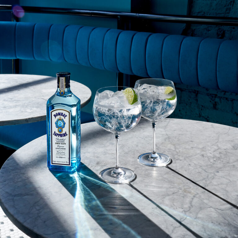 Celebramos el Gin & Tonic Month junto con Bombay Sapphire: El Gin Premium #1 del mundo