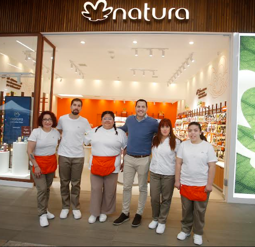 Natura sigue creciendo en Chile: abre su tienda más austral en Punta Arenas y fortalece su posición en el mercado de belleza