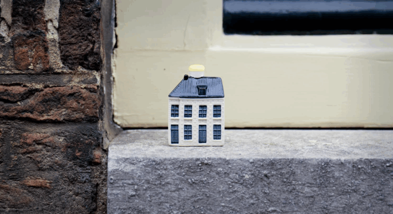  KLM celebra 106 años de conexión con los Estados Unidos con una casa especial de porcelana Delft Blue en el corazón de Leiden