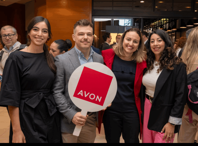 Avon vuelve liderar la categoría Beauty Care en los Premios MIC 2025 con sus innovadoras Ampollas con Protinol Anew
