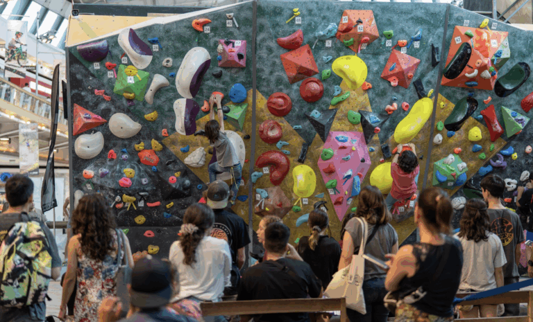 Pequeños escaladores se tomarán el Muro Mall Sport con la Liga Master Kids 2025