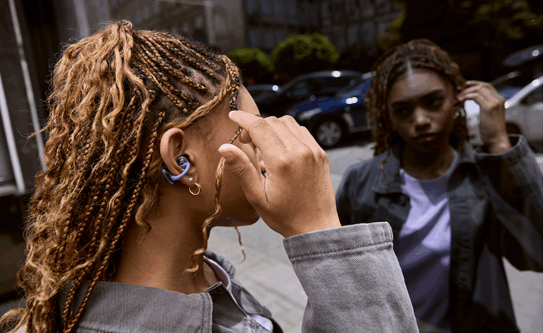 JBL presenta sus primeros earclips OpenSound que transforman el audio cotidiano en un accesorio imprescindible