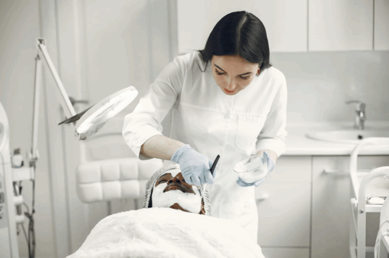 El futuro de la belleza y el bienestar: diagnósticos personalizados, experiencias sensoriales y conexión emocional para este 2026 