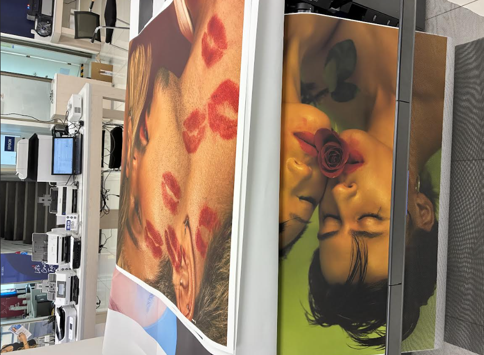 Epson invita a descubrir “Contacto”, la exposición fotográfica que explora el beso como lenguaje universal