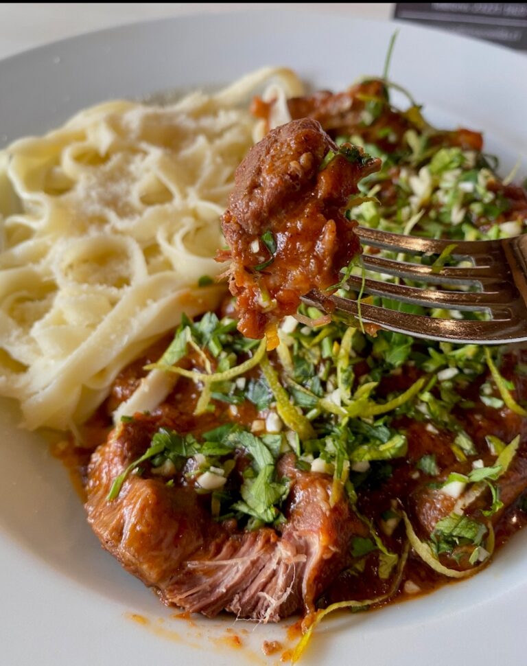 DIVINOS SABORES JUNTO A DIVINAS CEPAS LA DIVINA COMIDA Y VIÑA CASA SILVA