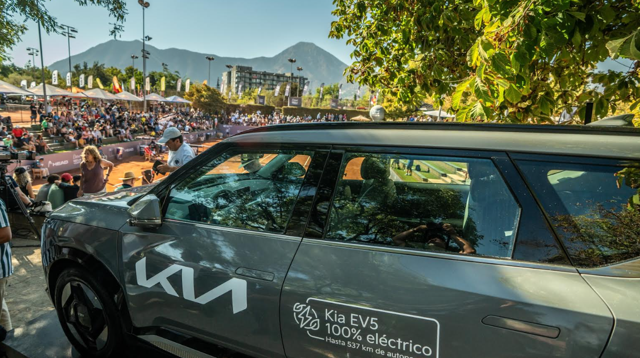 Kia vuelve al Challenger Dove Men+Care Santiago 2026 con innovación y tecnología híbrida