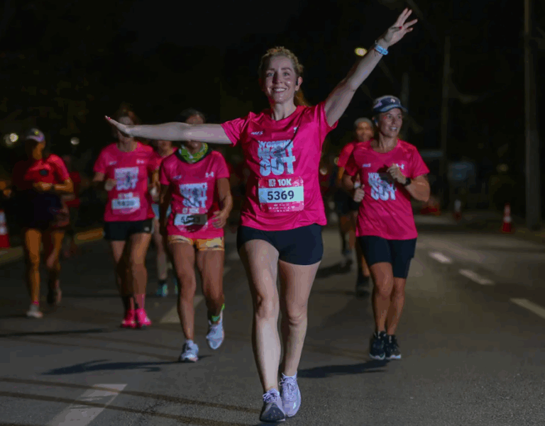 Histórico: más de 5 mil mujeres corrieron en la tercera versión de Women’s Night Out y tiñeron de fucsia las calles de Providencia
