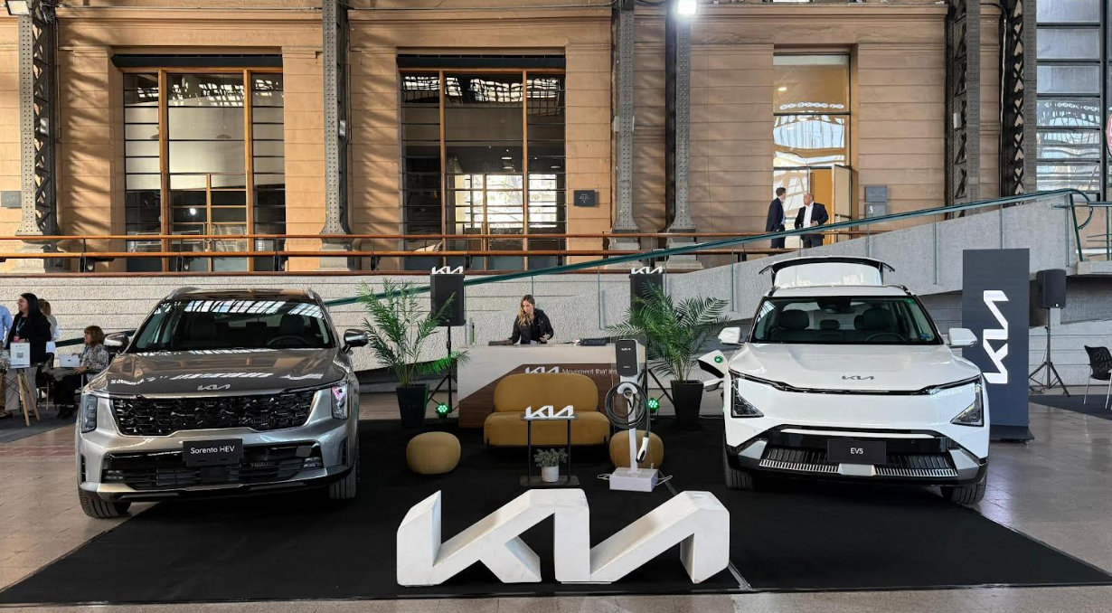 Energía eléctrica en movimiento: Kia conecta innovación y experiencia en RE+ Cono Sur
