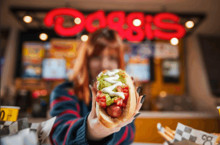 Lanzan promociones para celebrar el Día Internacional del Hot Dog por menos de $5.000