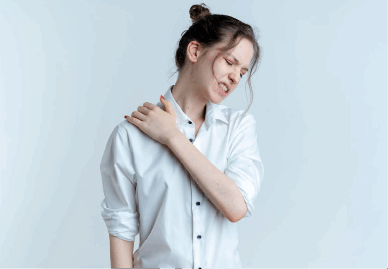 ¿Dolor al levantar el brazo? Podría deberse a una de las lesiones más frecuentes del hombro