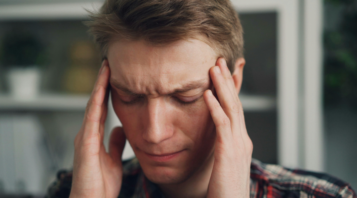 “El peor dolor de cabeza de la vida”: la señal de alerta de un aneurisma cerebral