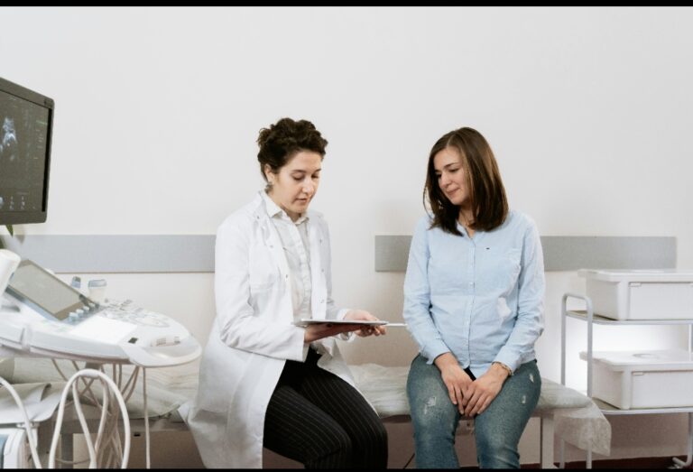 Señales que no debes ignorar: claves para cuidar la salud ginecológica a lo largo de la vida