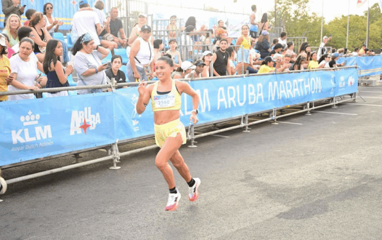 Podio en el Caribe: Chilena Valeria Argandoña se corona subcampeona de la Media Maratón de Aruba