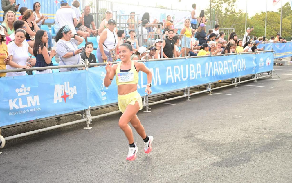 Podio en el Caribe: Chilena Valeria Argandoña se corona subcampeona de la Media Maratón de Aruba
