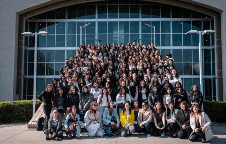 Ciclo de desayunos de líderes busca seguir impulsando el talento femenino en STEM de la mano de Transbank y Technovation Girls Chile
