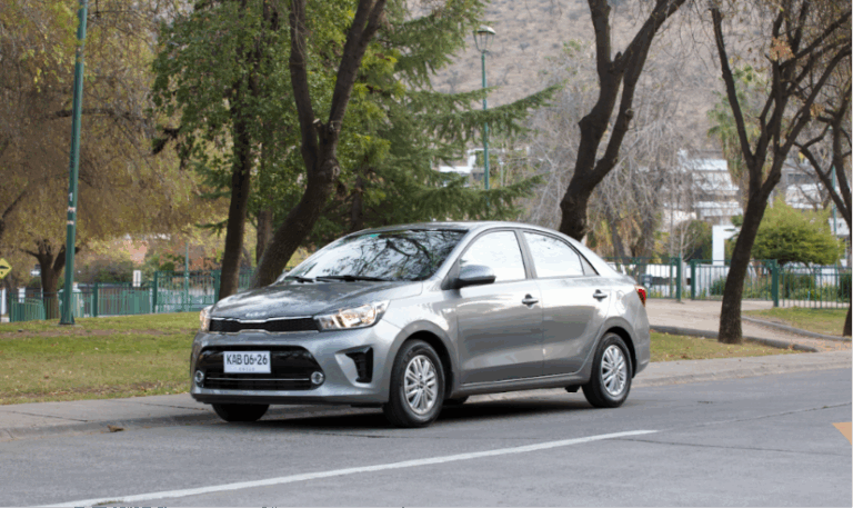 Kia Soluto AT: el sedán favorito de los chilenos suma una nueva transmisión automática