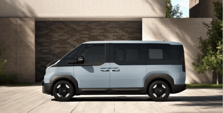 Kia PV5 Pasajeros nombrado ‘Mejor Vehículo Grande’ de Autocar para 2026