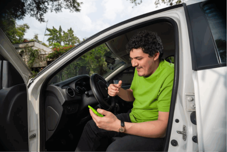 inDrive reduce a 1% la tasa de servicio en viajes dentro de Santiago