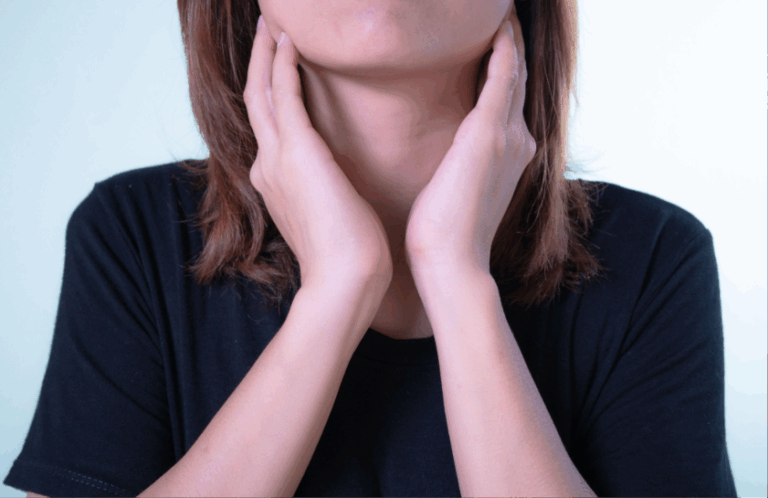 ¿Ronquera, una llaga que no sana o un bulto en el cuello? Las señales que podrían alertar sobre un cáncer de cabeza y cuello