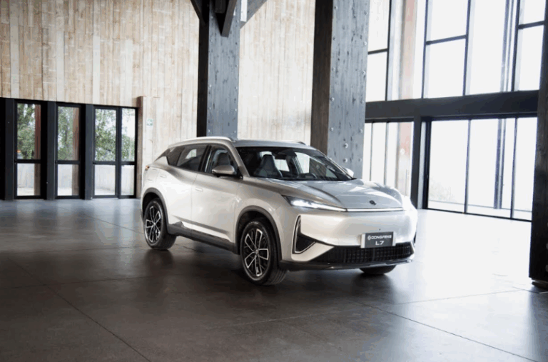 Dongfeng Indumotora amplía su oferta de nuevas energías en Chile con el lanzamiento de su primer SUV híbrido enchufable