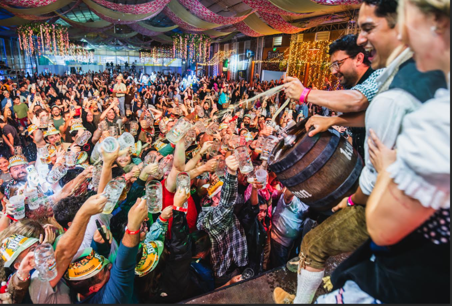Oktoberfest Kunstmann: la tradición cervecera alemana se celebra durante octubre en Chile