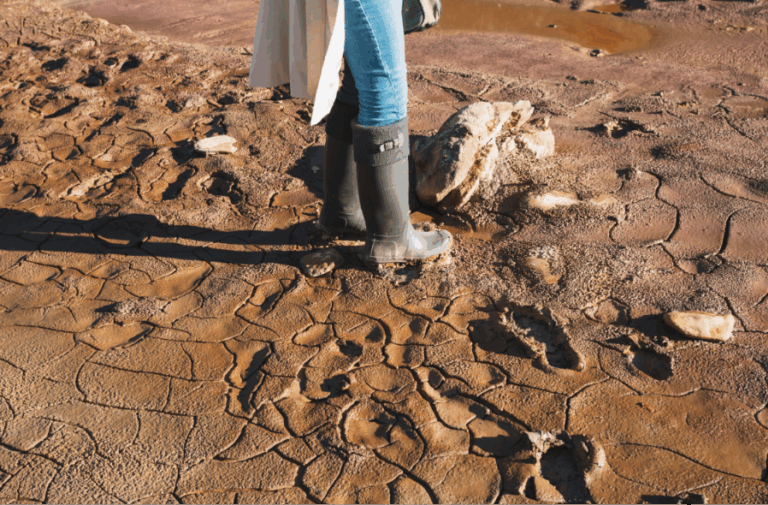 Barro y aguas contaminadas tras un aluvión: cómo proteger la salud durante la limpieza