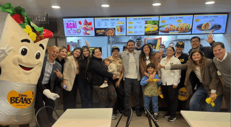 Tommy Beans llega a Cenco Belloto y regala 100 burritos para celebrar su llegada a Quilpué